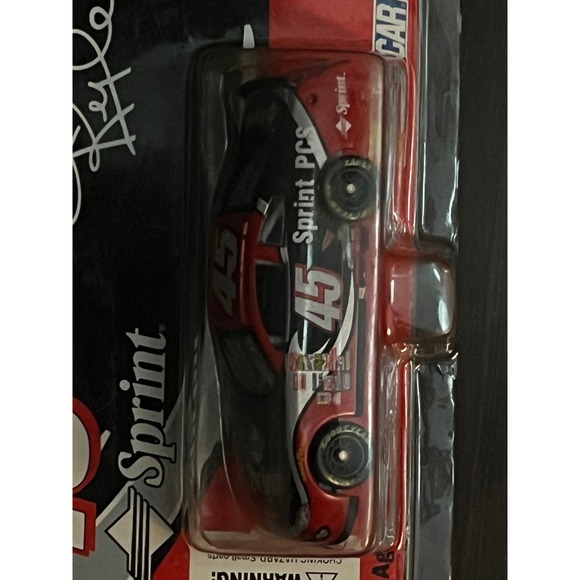 Team Caliber 45 Sprint 2002 Edition Kyle Petty Diecast Car 164 Scale - Picture 2 of 3